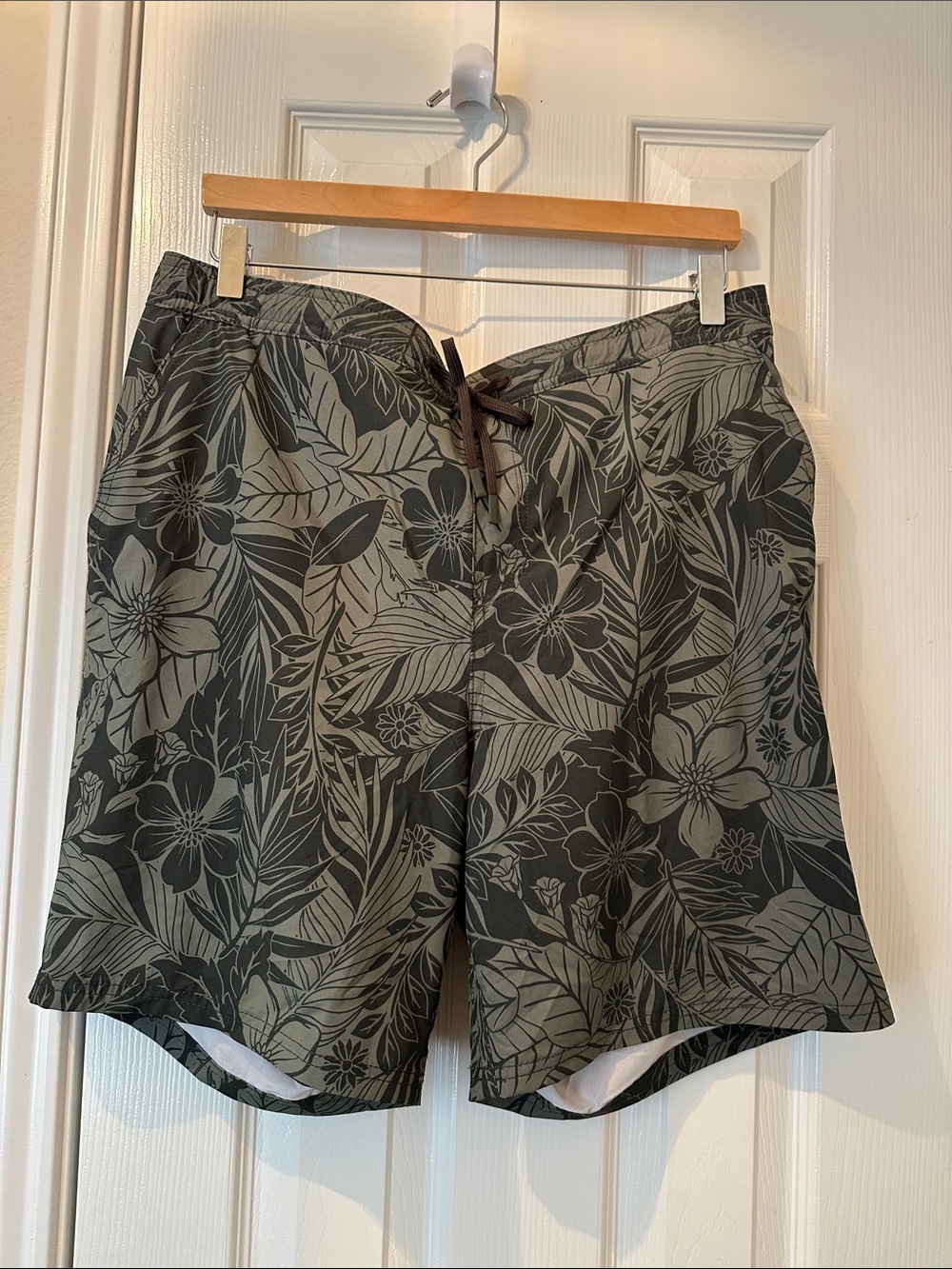 Kirkland Signature Olive Green Floral Tropical Swim Board Shorts